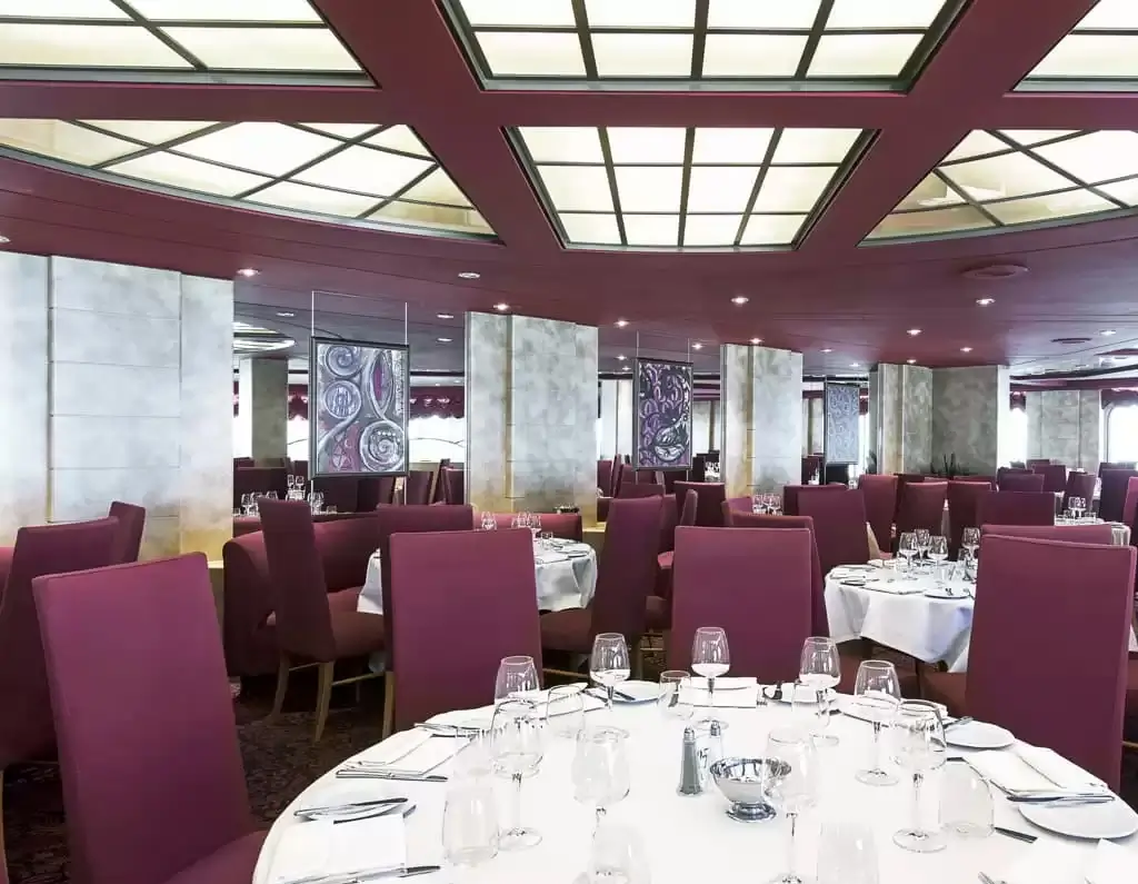 Restaurant à bord du bateau de croisière MSC Sinfonia