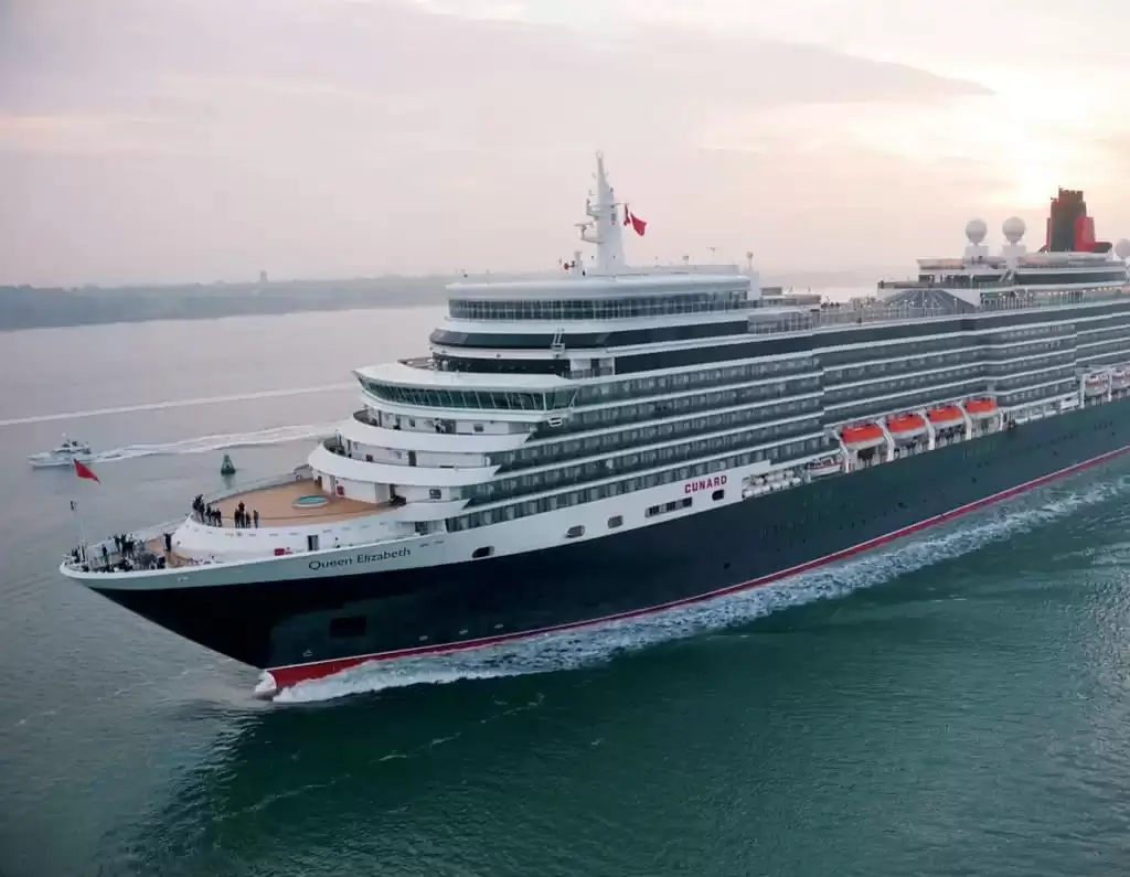 Le bateau de croisière Costa favolosa