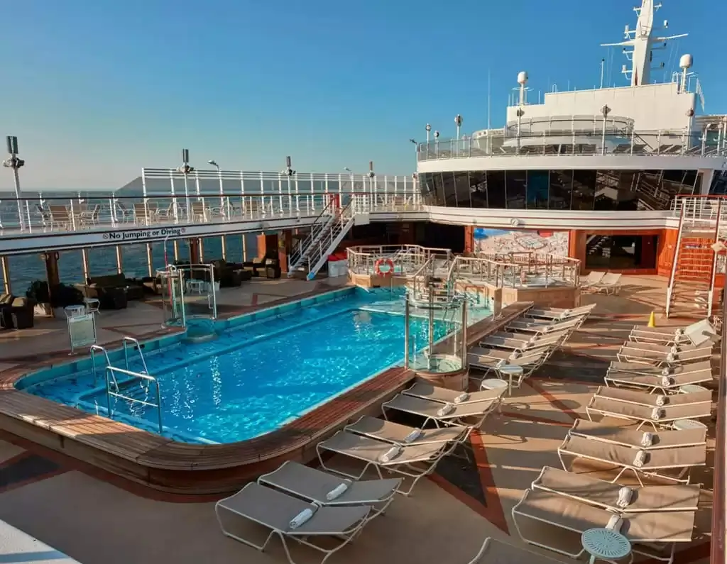 Le bateau de croisière Costa favolosa