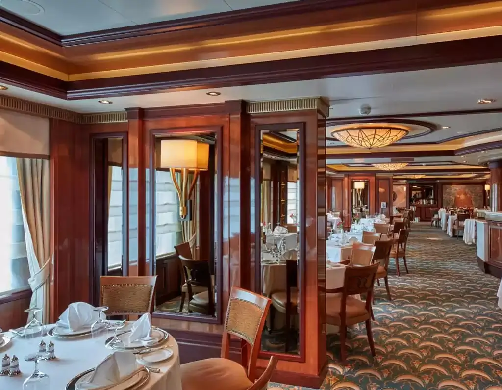 Restaurant à bord du Queen Elizabeth