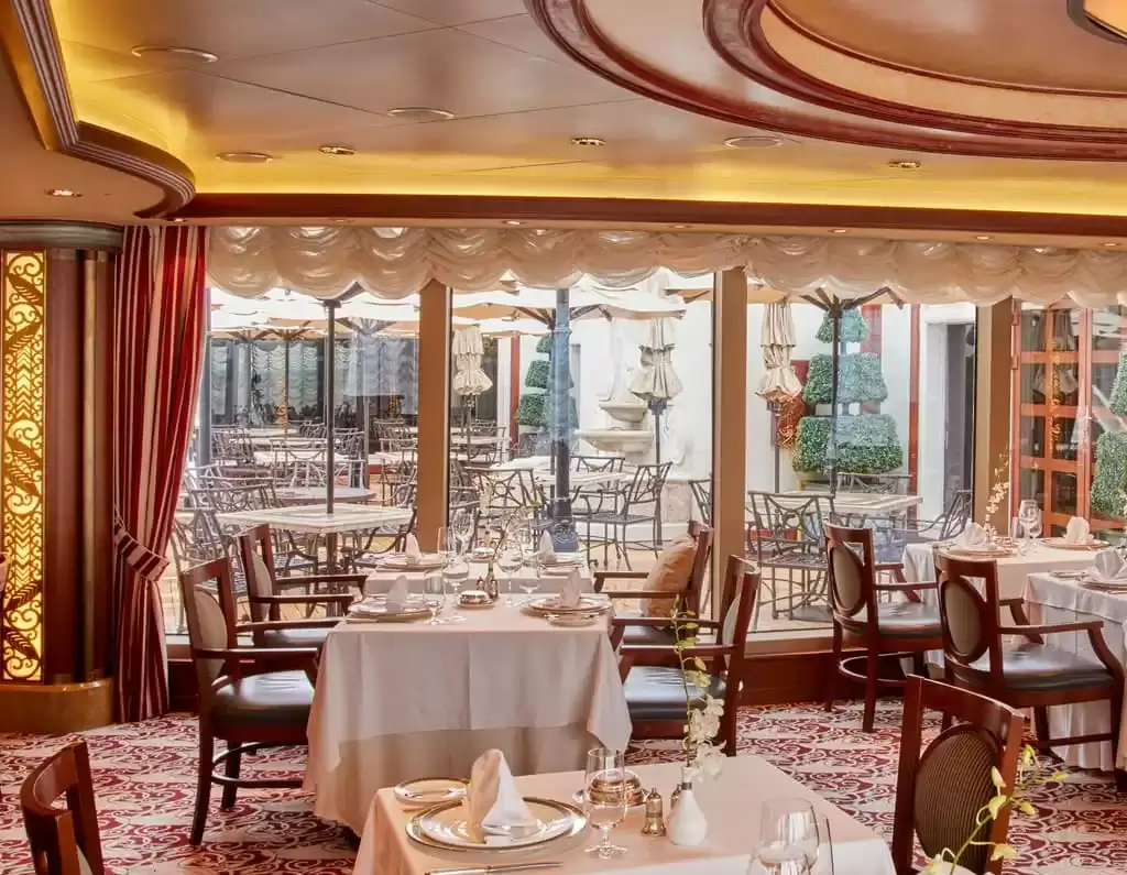 Restaurant à bord du Queen Elizabeth