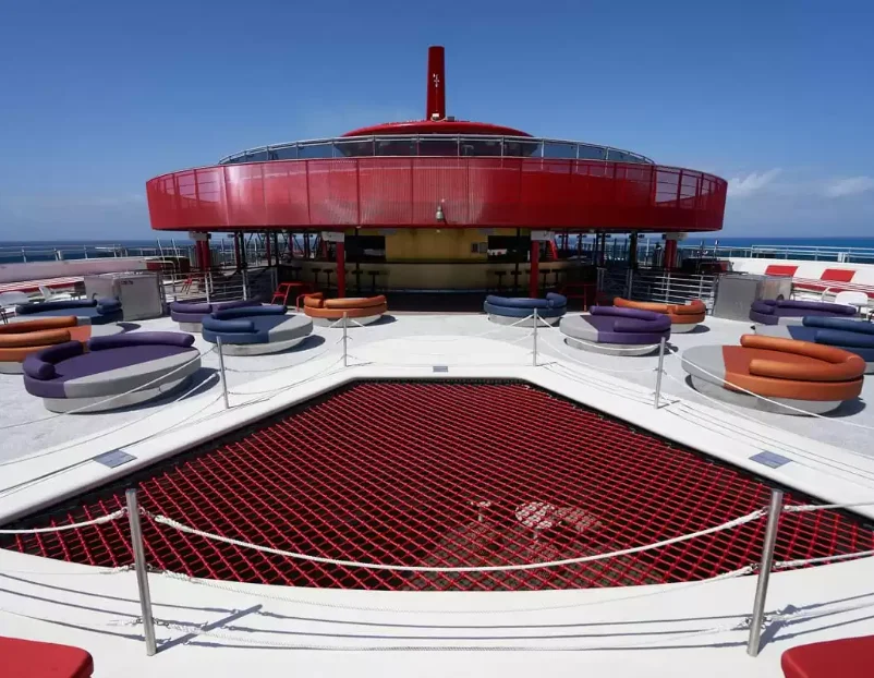 Le bateau de croisière Resilient Lady (Virgin Voyages)