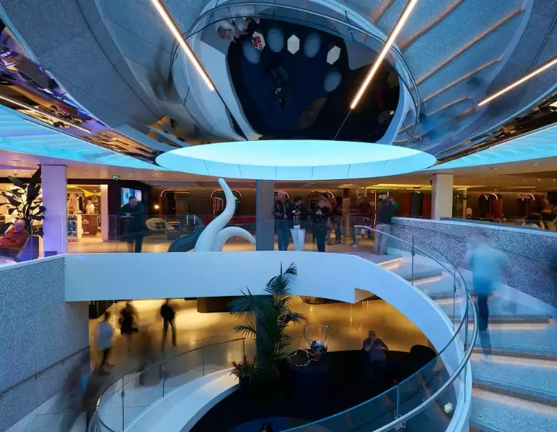 Le bateau de croisière Resilient Lady (Virgin Voyages)