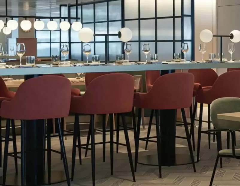 Restaurant à bord du bateau de croisière Resilient Lady (Virgin Voyages)