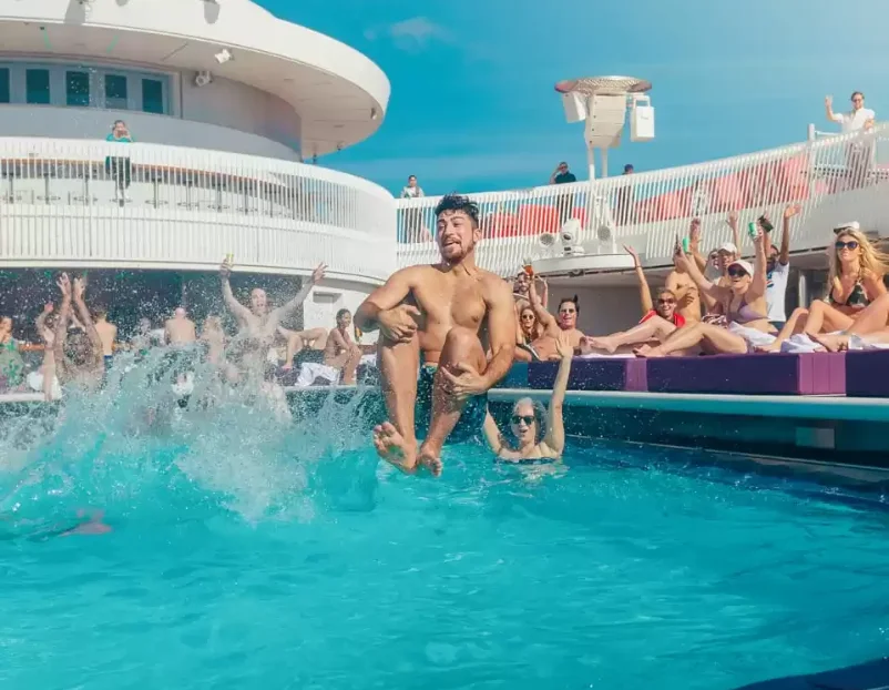 Le bateau de croisière Valiant Lady (Virgin Voyages)