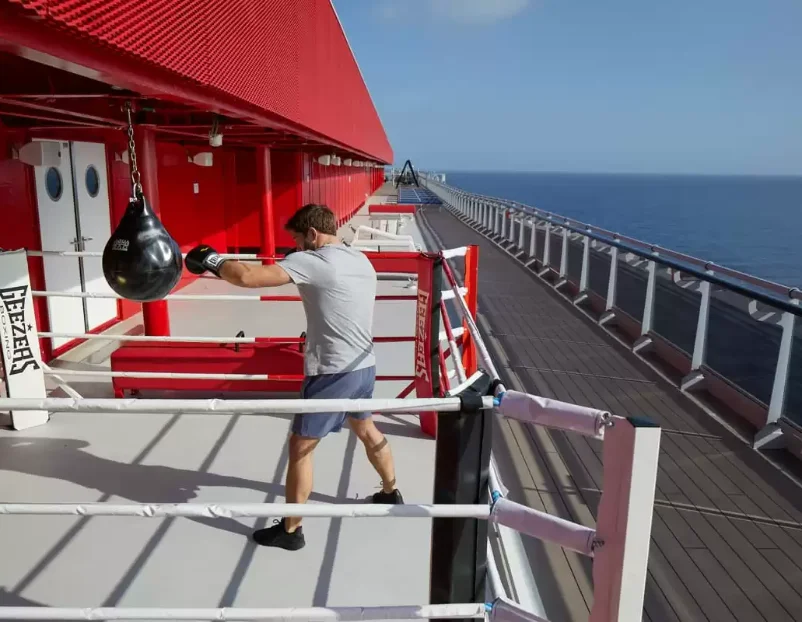 Le bateau de croisière Valiant Lady (Virgin Voyages)