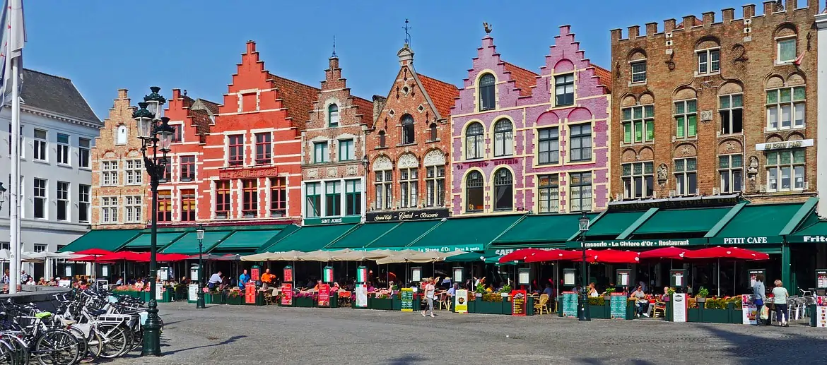  Bruges, Grand marché, Maisons à pignon, Belgique